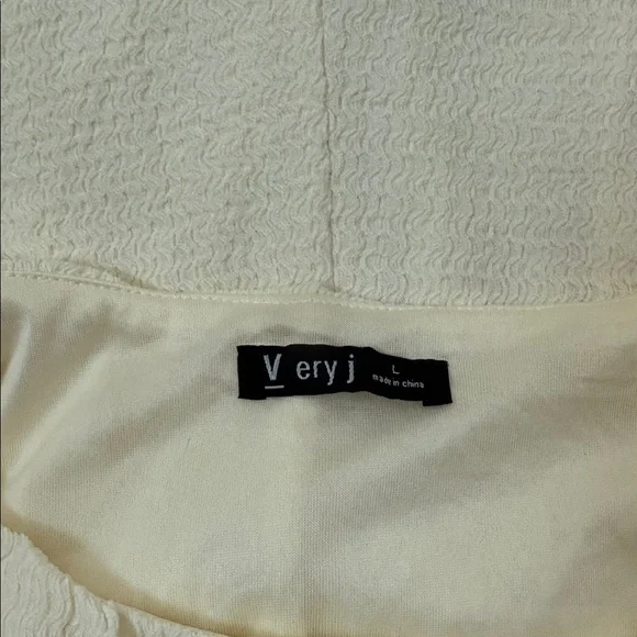 Very J Light Yellow Textured Romper Size Large NWOT - Picture 8 of 8